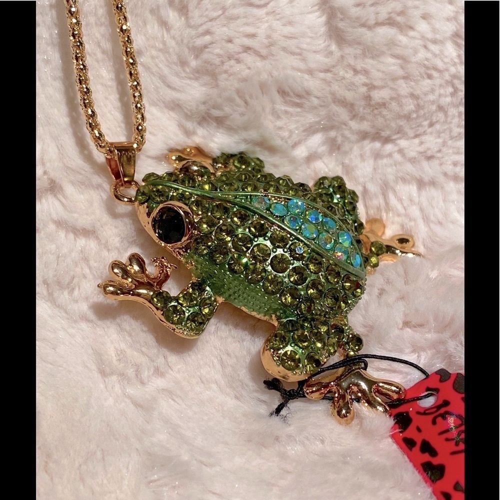 NWT Betsey Johnson Frog Necklace